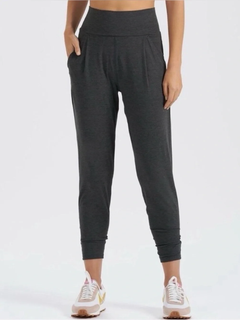 Vuori Women's Lux at Ease Harem Pants Dark Grey Pull On Joggers Ankle Length - Picture 1 of 5